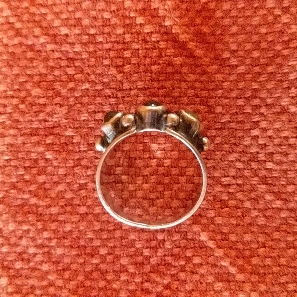 Vintage Silver and Green Stone Ring. Sz 8. - Picture 7 of 7